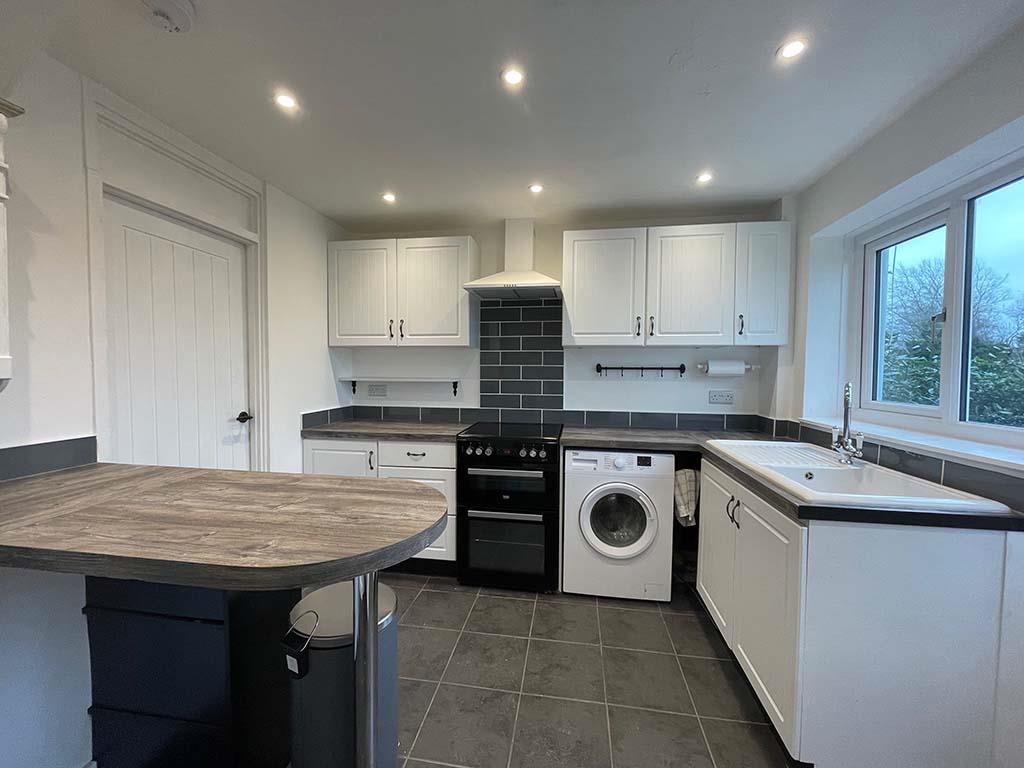 3 bedroom mid terrace house To Let in Barnoldswick - Kitchen